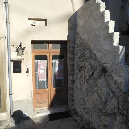 La Casetta Nella Roccia Apartament *